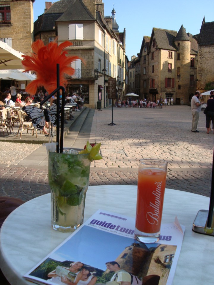 Mojito kitsch y campari en el centro de Sarlat