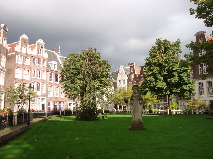 Parque y casas de Begijnhof