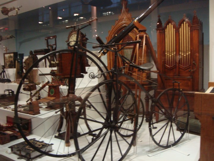 Bicicletas. Muy eco friendly, pero mortalmente peligroso como para morir atropellado abajo de un 60.